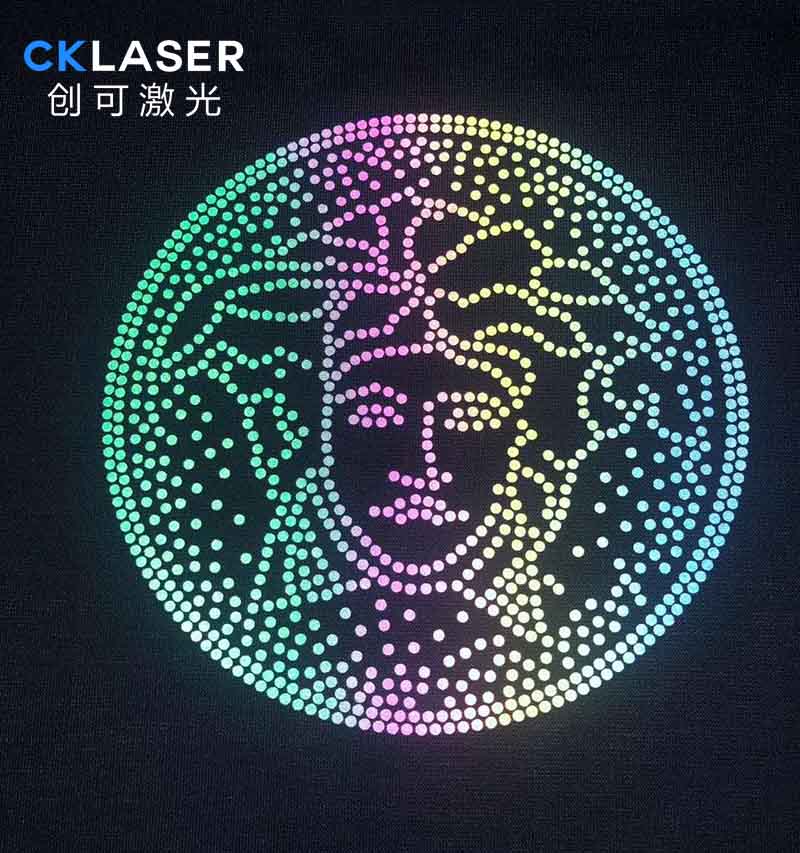 刻字膜機器3D立體激光雕刻亮光膜，讓服飾變得個(gè)性與魅力