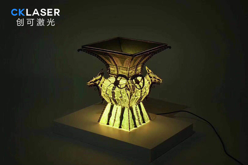 3d疊影紙雕燈采用激光鏤空機電腦控制雕刻鏤空更精細